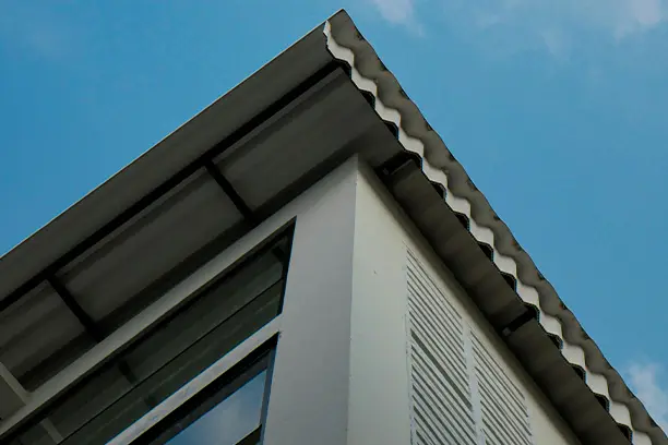 Toiture en plaques ondulées fibre-ciment à Mougins